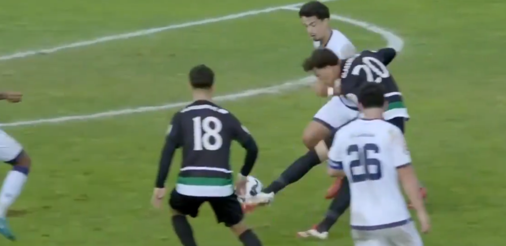 Francisco Canario y una jugada clave para el empate del Sporting CP juvenil ante Torreense